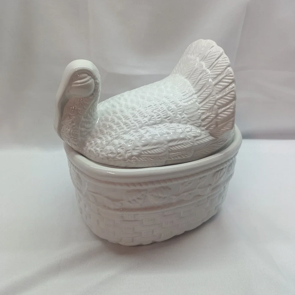 Ceramic Vintage White Turkey On A Basket Covered Casserole Dish Festive Fall